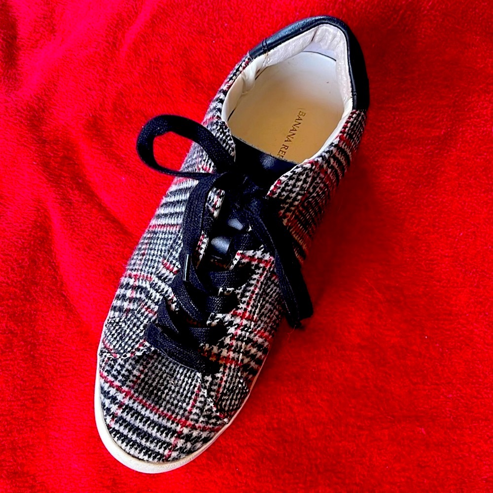 BANANA REPUBLIC PLAID SNEAKERS SZ 7.5
